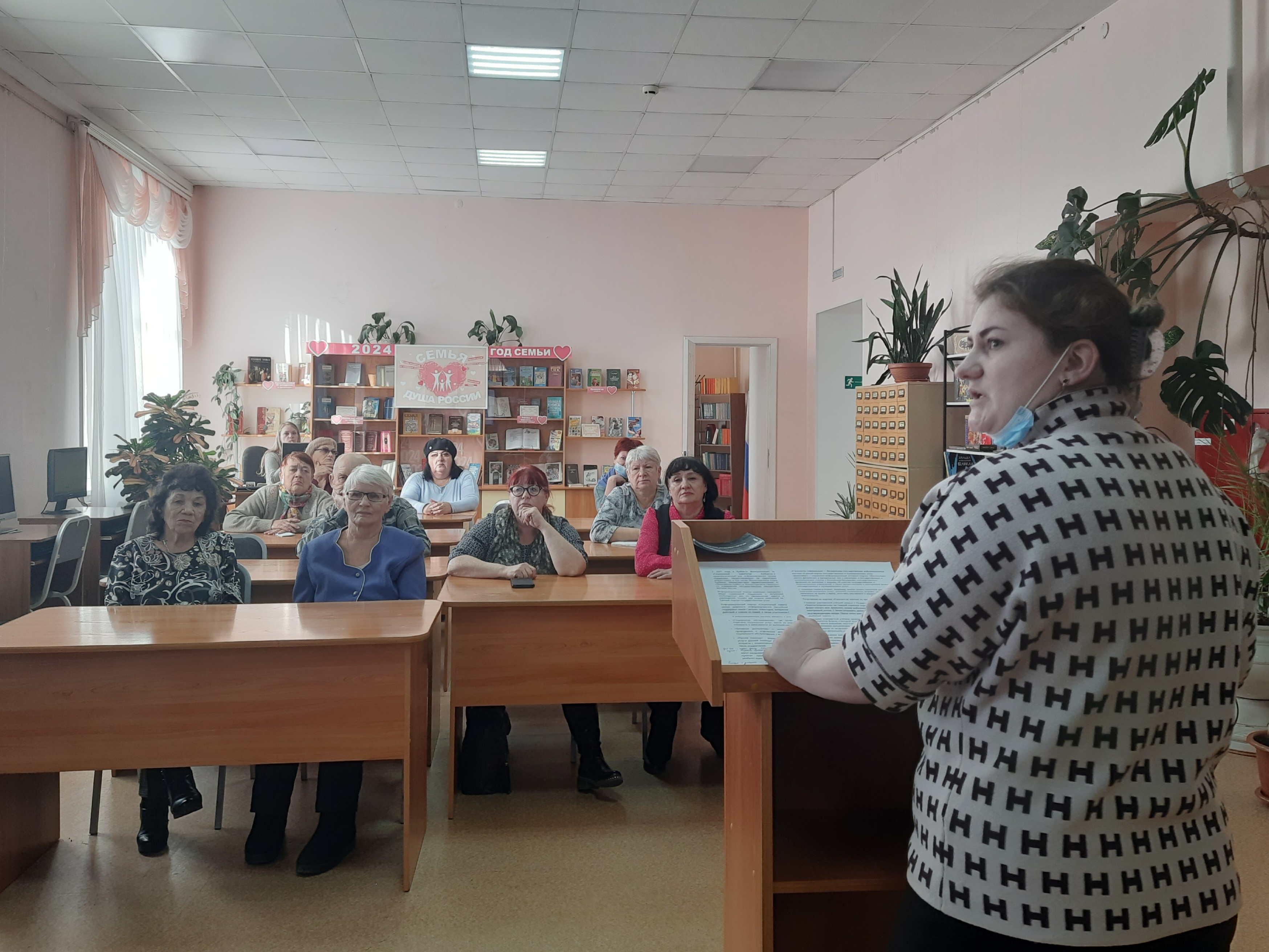 Мероприятия с пожилыми людьми (2).jpg